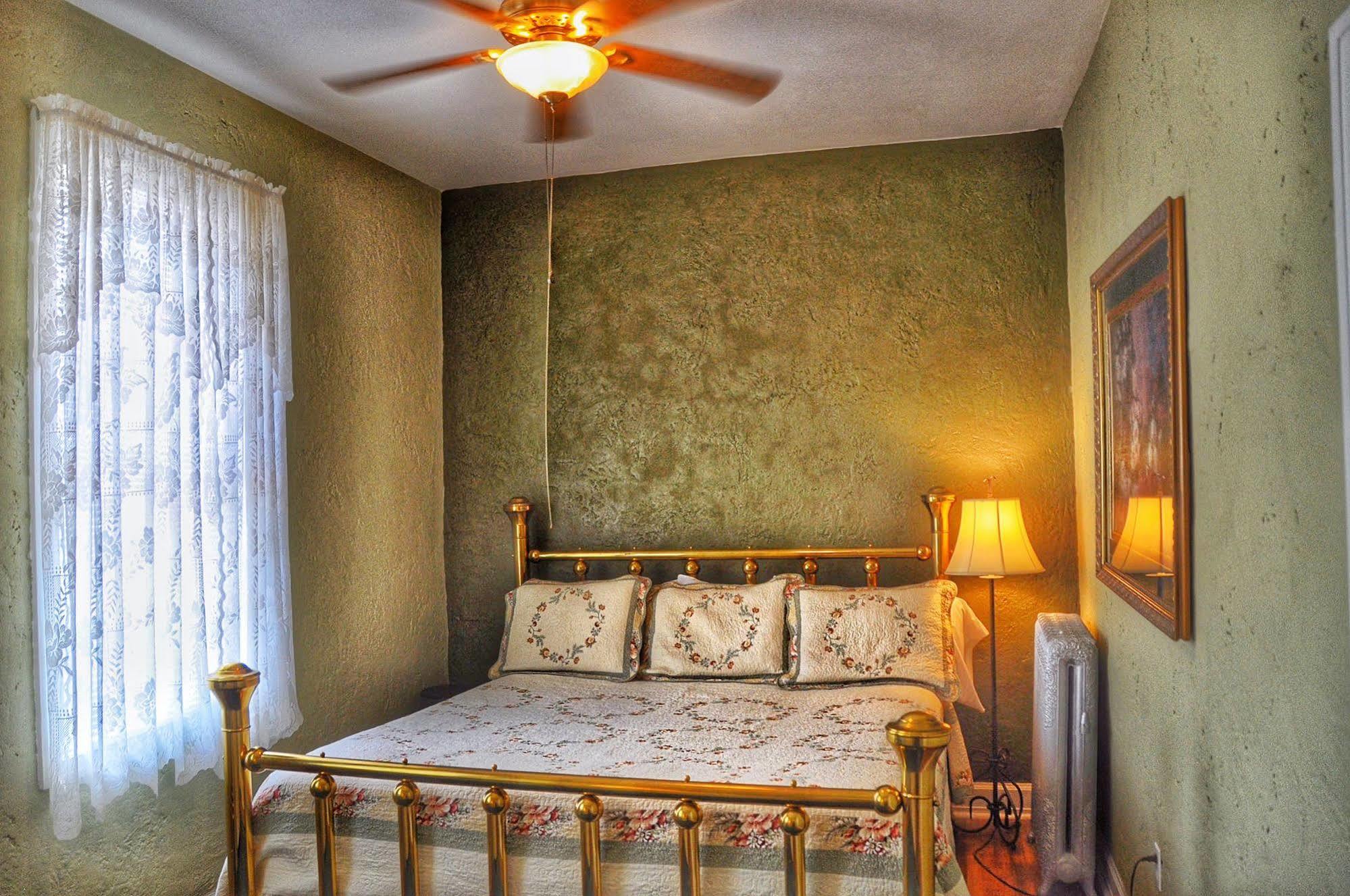La Plaza Historic Hotel & Restaurant Walsenburg Buitenkant foto